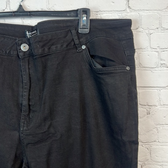 BloomChic Black Stretchy High Rise Jeans Plus Size 20 (2X) & 26 (4X) - Picture 4 of 7